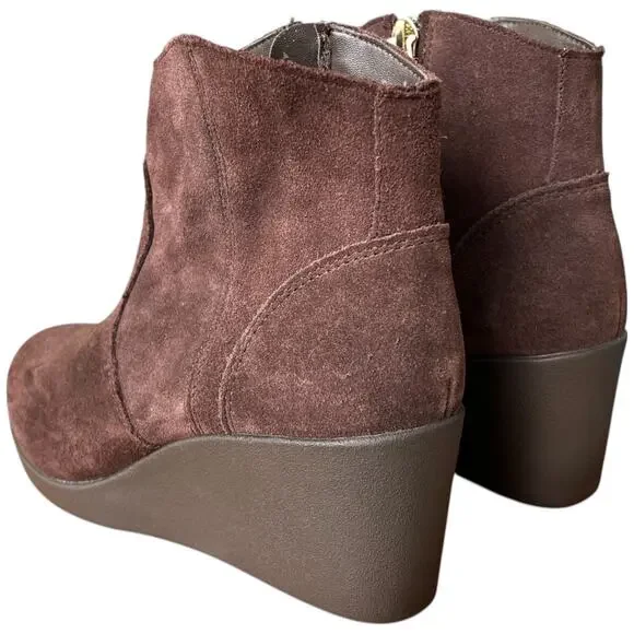 CROCS Leigh Womens 7 Espresso Suede Ankle Boots Wedge Heels Bootie Side Zip - Picture 3 of 13